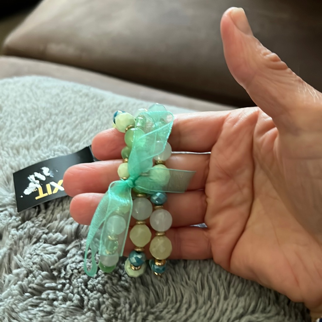 Set Of 3 Very Pretty Green Beaded Bracelets 15$